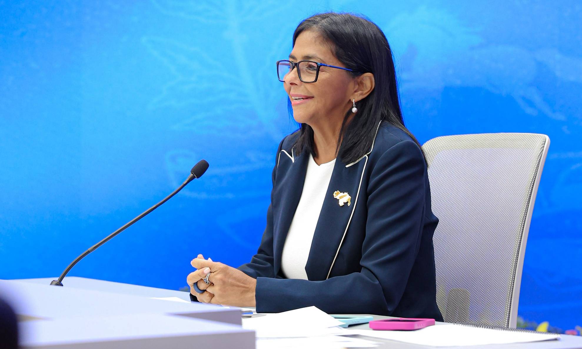 Delcy Rodríguez promete seguridad a inversiones de EE. UU. “indistintamente de alternancias”