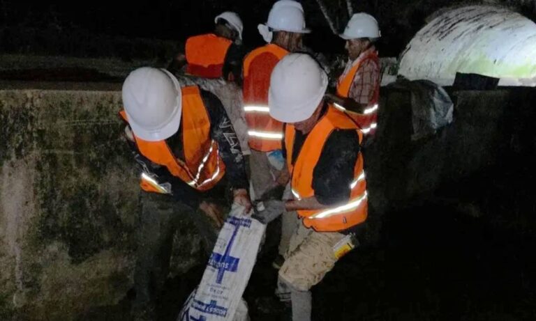 Rescatan a 8 trabajadores atrapados en acueducto Turimiquire en Sucre