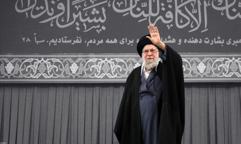 Muere el ayatolá Ali Jameneí en bombardeos de EE. UU. e Israel