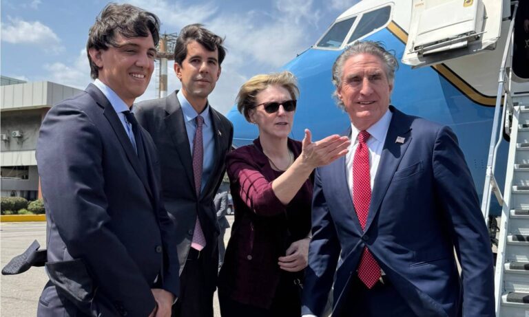 Llega al país el secretario de Interior de EE. UU. para evaluar el sector minero