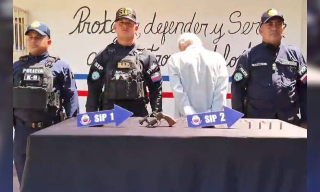 Detienen sexagenario por amenazar de muerte a su hermana con un revólver