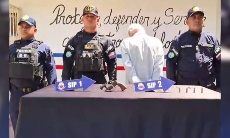 Detienen sexagenario por amenazar de muerte a su hermana con un revólver