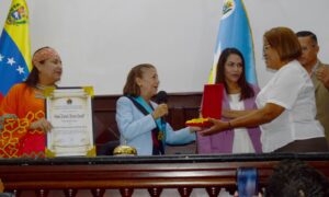 La Ucez recibe la Orden Rafael María Baralt del Clez en su 60 aniversario
