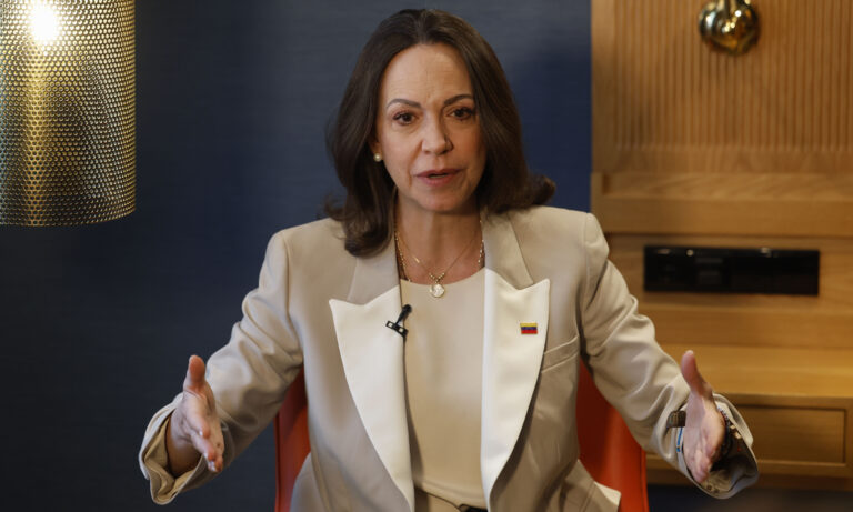 Machado rechaza expresiones racistas contra Delcy Rodríguez