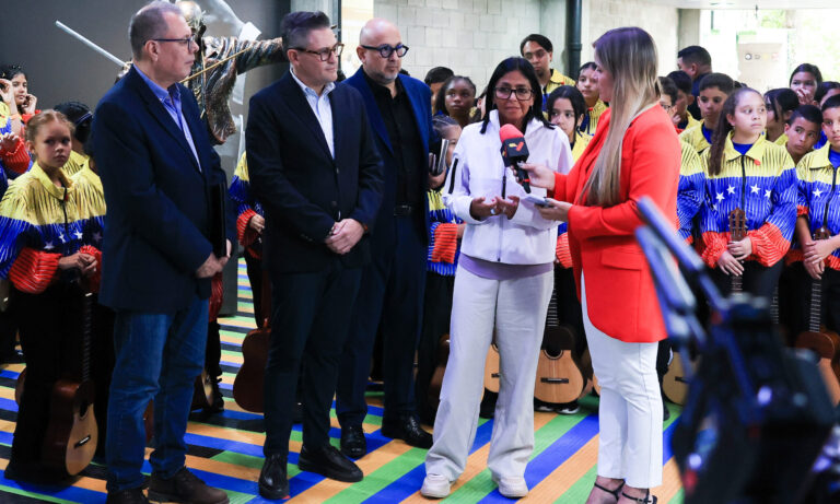 Delcy Rodríguez descarta endeudamiento tras reactivar relaciones con el FMI