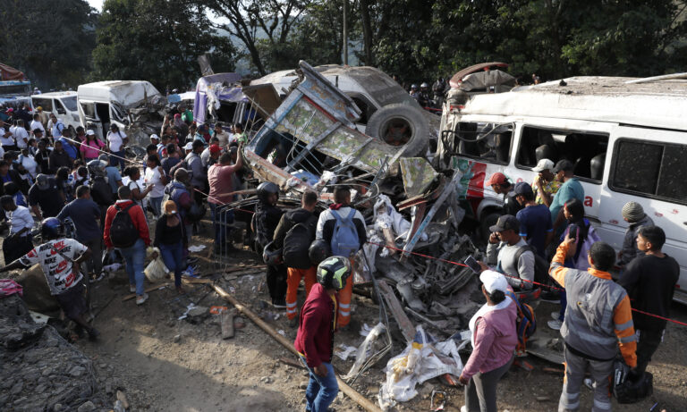Al menos 14 muertos en atentado con cilindro bomba en el suroeste de Colombia