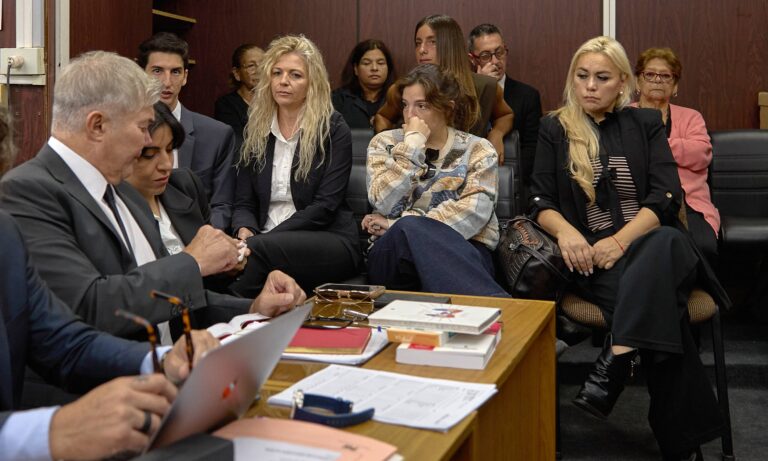 Nuevo juicio por muerte de Maradona inicia con acusaciones cruzadas