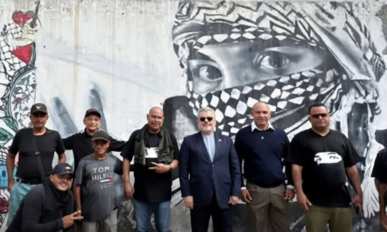 Embajador de Irán se reúne con colectivos del 23 de Enero en Caracas