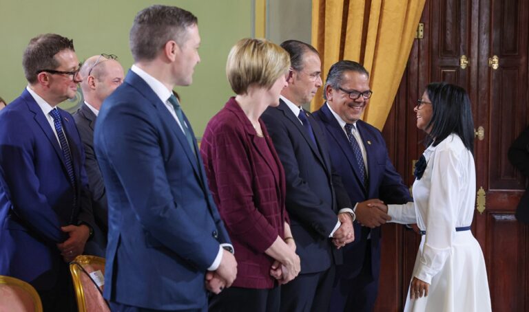 Gobierno firma acuerdo que expande operaciones de Chevron