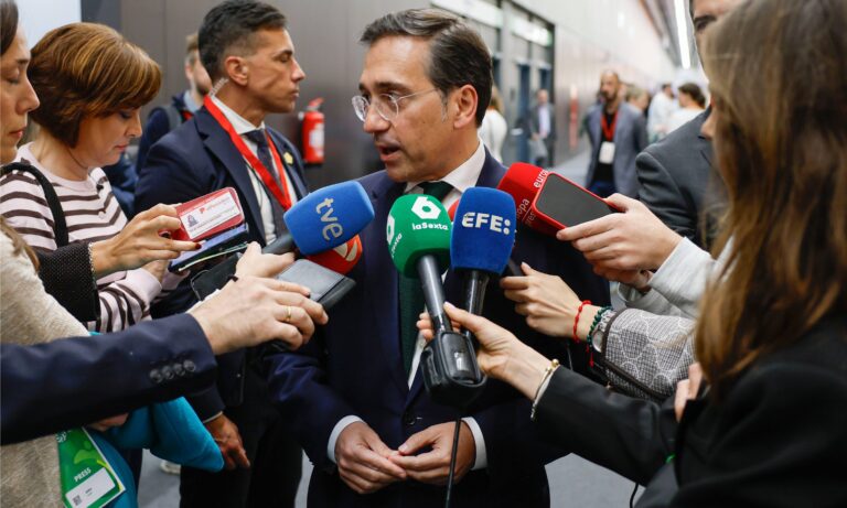 Gobierno español acusa a Machado de “falta de respeto” a sus instituciones