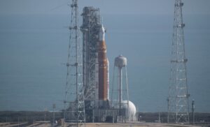 La Nasa carga de combustible el cohete de Artemis II para su lanzamiento