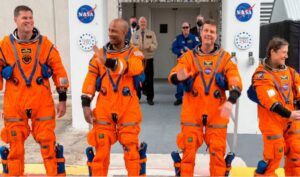 Astronautas de Artemis II llegan a la plataforma de lanzamiento