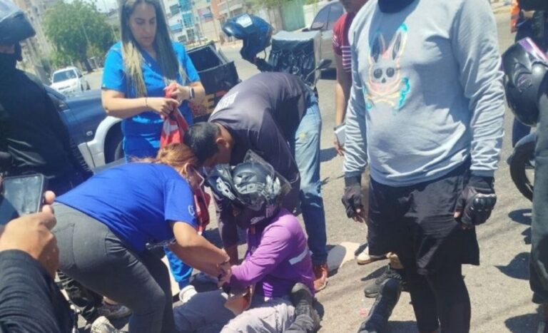 Tres heridos tras chocar moto contra camioneta en Maracaibo