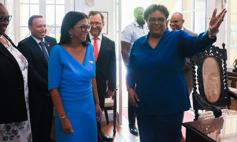 Delcy Rodríguez se reúne con la primera ministra de Barbados