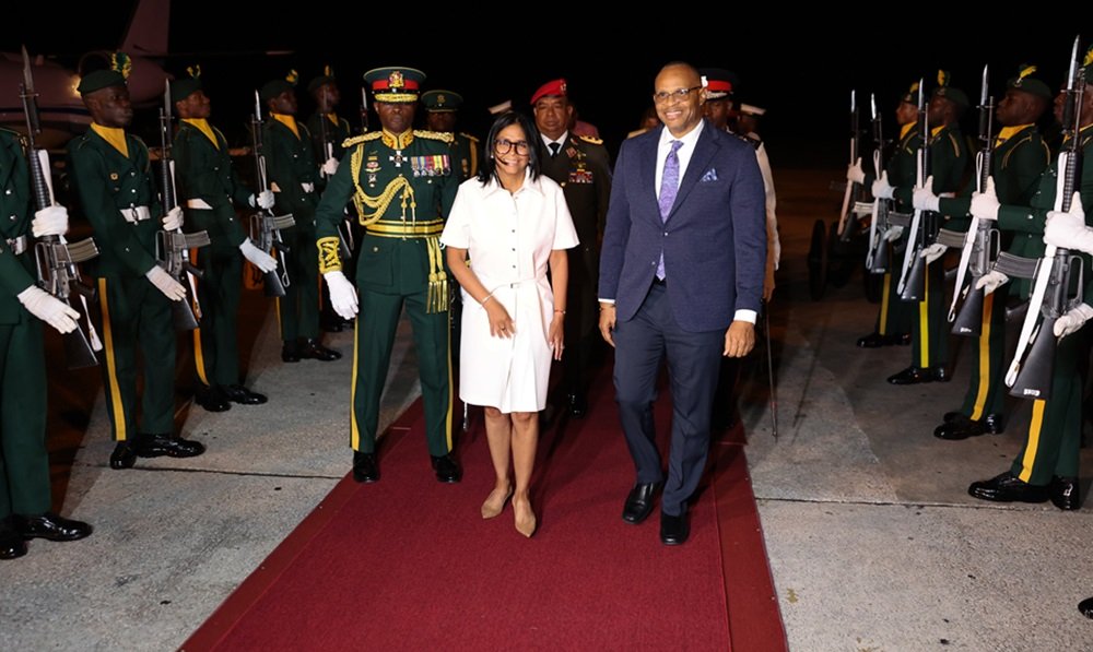 Delcy Rodríguez visita Barbados en su segundo viaje oficial como “presidenta encargada”