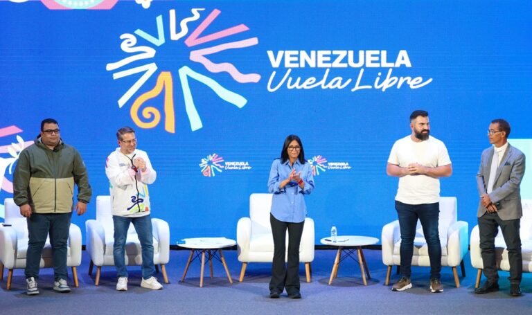 Delcy Rodríguez asegura que “habrá mejora” ante expectativa por aumento salarial