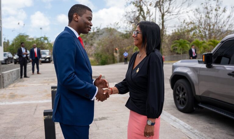 Delcy Rodríguez visita Granada en su primer viaje al extranjero como “presidenta encargada”