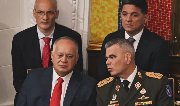 EE. UU. muestra ambigüedad sobre recompensas por Cabello y Padrino López