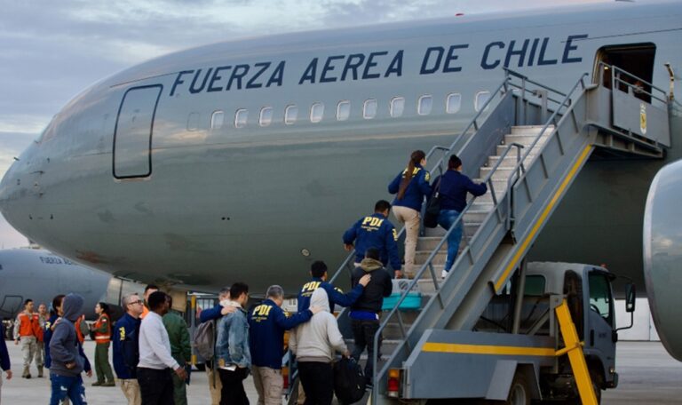 Gobierno de Kast activa expulsión de inmigrantes irregulares con primer vuelo