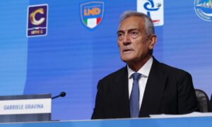 Renuncia presidente de la Federación italiana de fútbol tras desastre de la selección