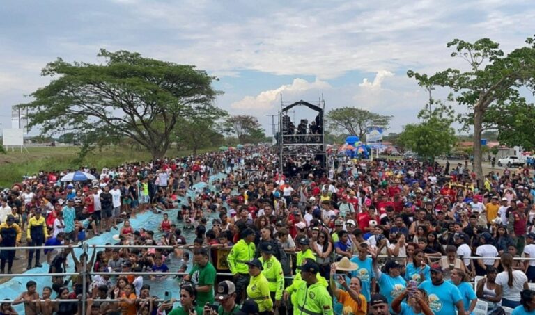 Critican la “piscina más larga de Latinoamérica” inaugurada en Guanare