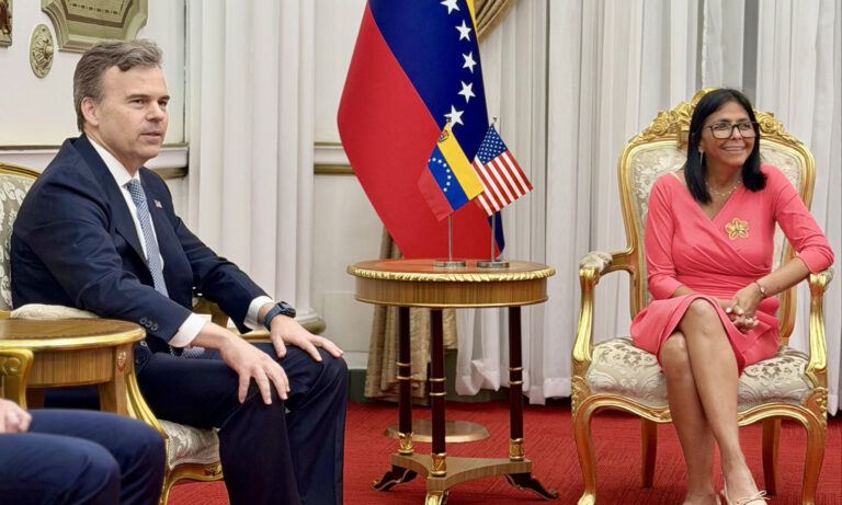 Delcy Rodríguez recibe al nuevo encargado de negocios de EE. UU. en Caracas
