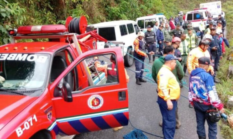 Autobús cae por un barranco en la vía Barinas–Mérida y deja al menos cuatro muertos