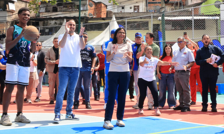 Delcy Rodríguez anuncia actos por los 24 años del 11 de abril