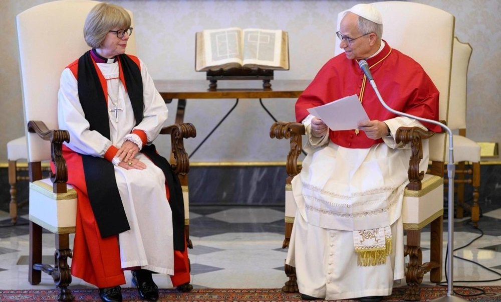 León XIV recibe a la arzobispa de Canterbury y llama a la unidad