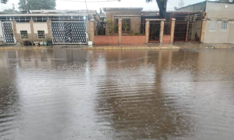 Reportan colapso de cloacas en Monte Bello y 18 de octubre tras aguacero