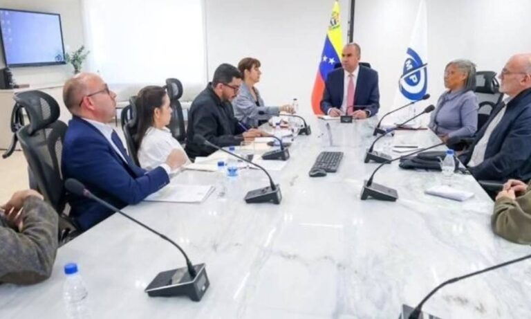 Fiscal general acuerda establecer canales de “comunicación directa” con varias oenegés