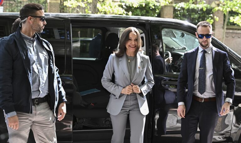 Machado tilda de “gran error” el apoyo español a quitar sanciones a Venezuela