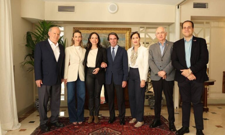 Machado se reúne con los expresidentes del gobierno español Aznar y González