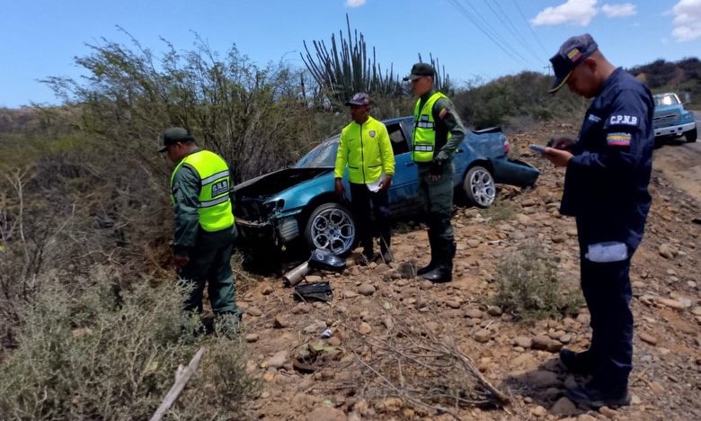 Vuelco en la Falcón-Zulia deja a adolescente promesa del béisbol sin vida y cuatro heridos
