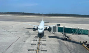 Grupo de 168 connacionales retorna al país en vuelo desde Florida