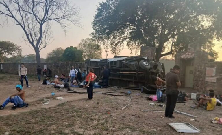 Tres muertos y 39 heridos deja vuelco de autobús en Anzoátegui
