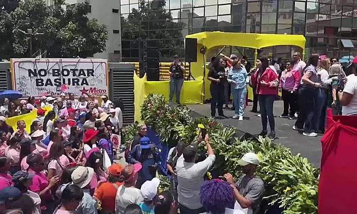 Chavismo llevará a la Embajada de España denuncia por racismo contra Delcy Rodríguez