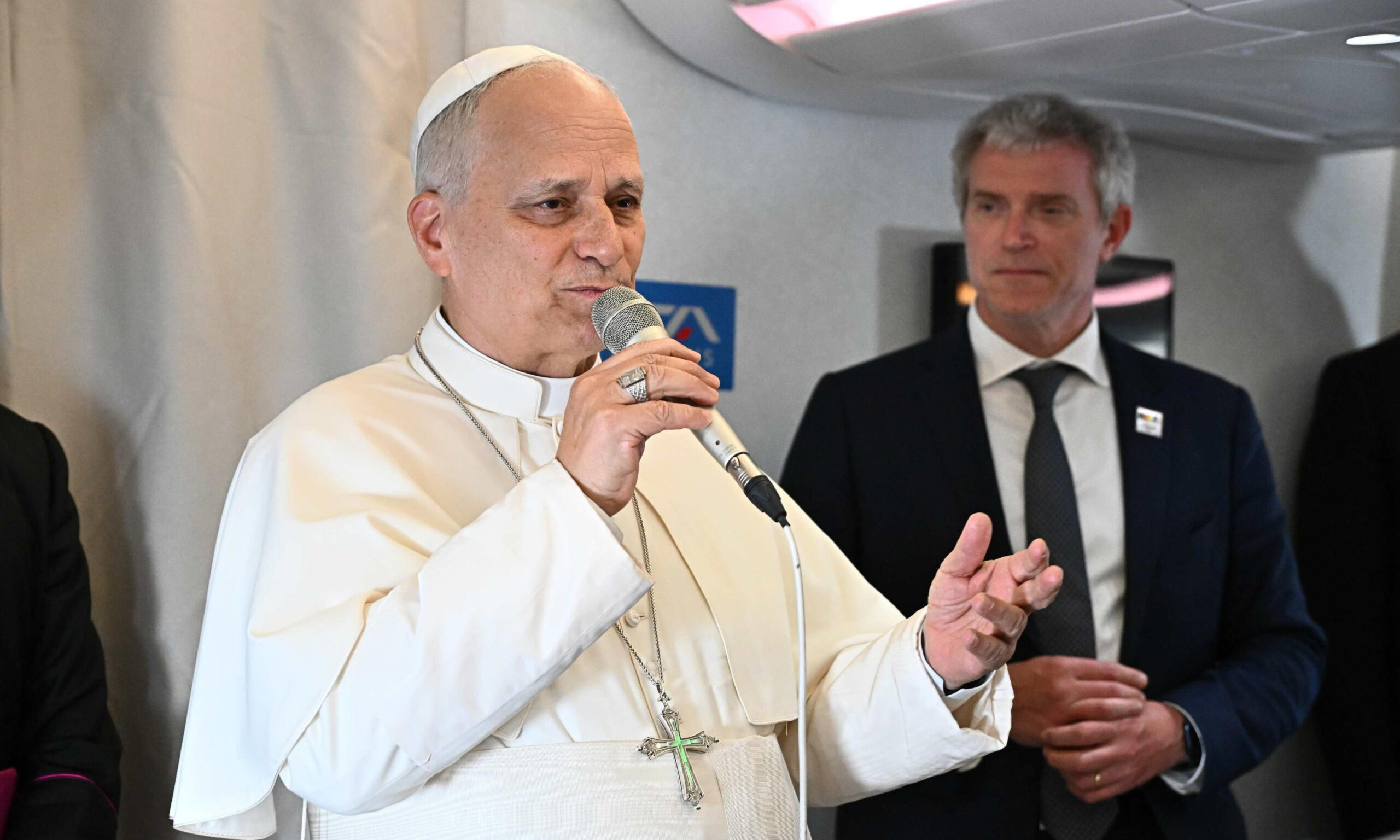 Papa León XIV aclara que sus discursos en África no van dirigidos a Trump