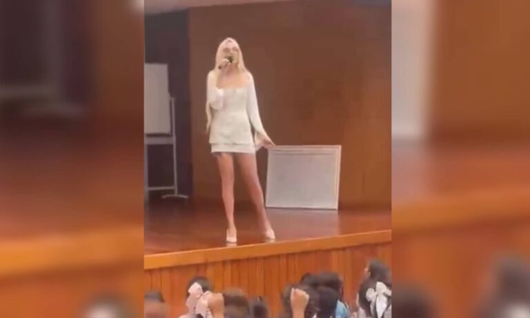 Elena Rose visita colegio en el que estudió en Caracas