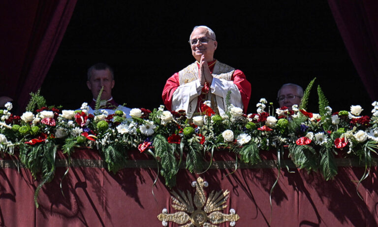 Papa León XIV insta a no ser indiferentes ante la guerra en su primer mensaje pascual
