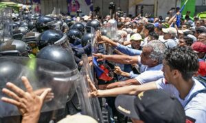 Denuncian detención de al menos 5 ciudadanos durante protesta en Caracas por salarios