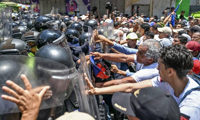 Denuncian detención de al menos 5 ciudadanos durante protesta en Caracas por salarios