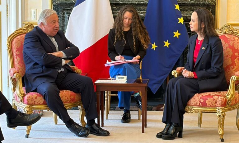 Machado habla con el presidente del Senado francés de la transición democrática en Venezuela