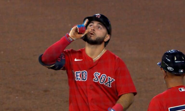 Wilyer Abreu pisa base 3 veces en la caída de Boston 13-6 ante Minesota