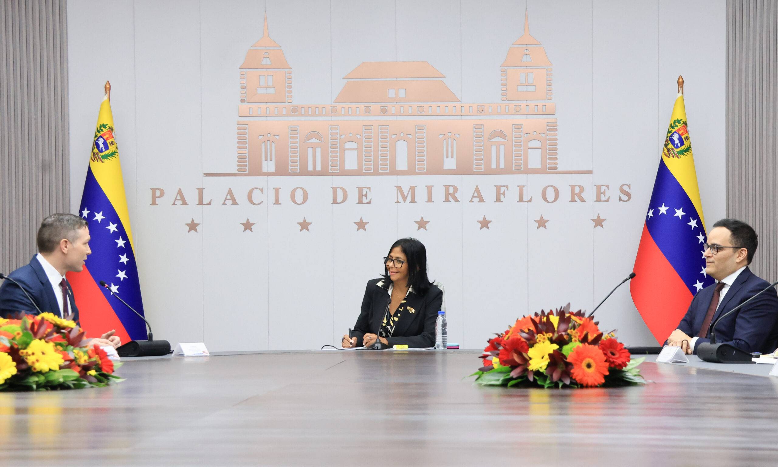 Delcy Rodríguez se reúne con delegación del Departamento de Energía de EE. UU.