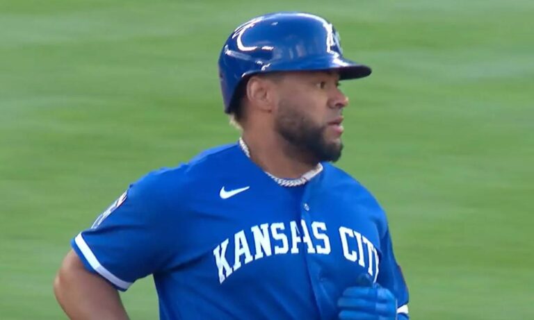 Elías Díaz debuta en la MLB 2026 con titularidad y extrabase