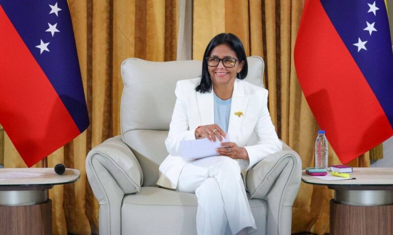Delcy Rodríguez regresa al país tras visita oficial a Barbados
