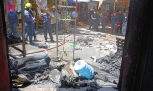 Al menos 3 heridos y 15 puestos afectados deja incendio en el Callejón de los Pobres