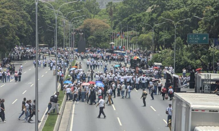Chavismo colapsa Caracas e impide manifestación de trabajadores