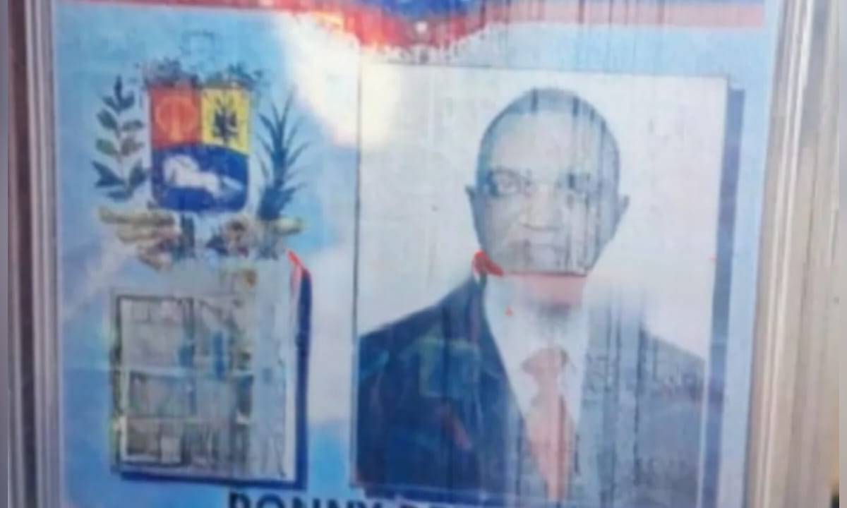 Fallece tras perder el control de su moto y estrellarse